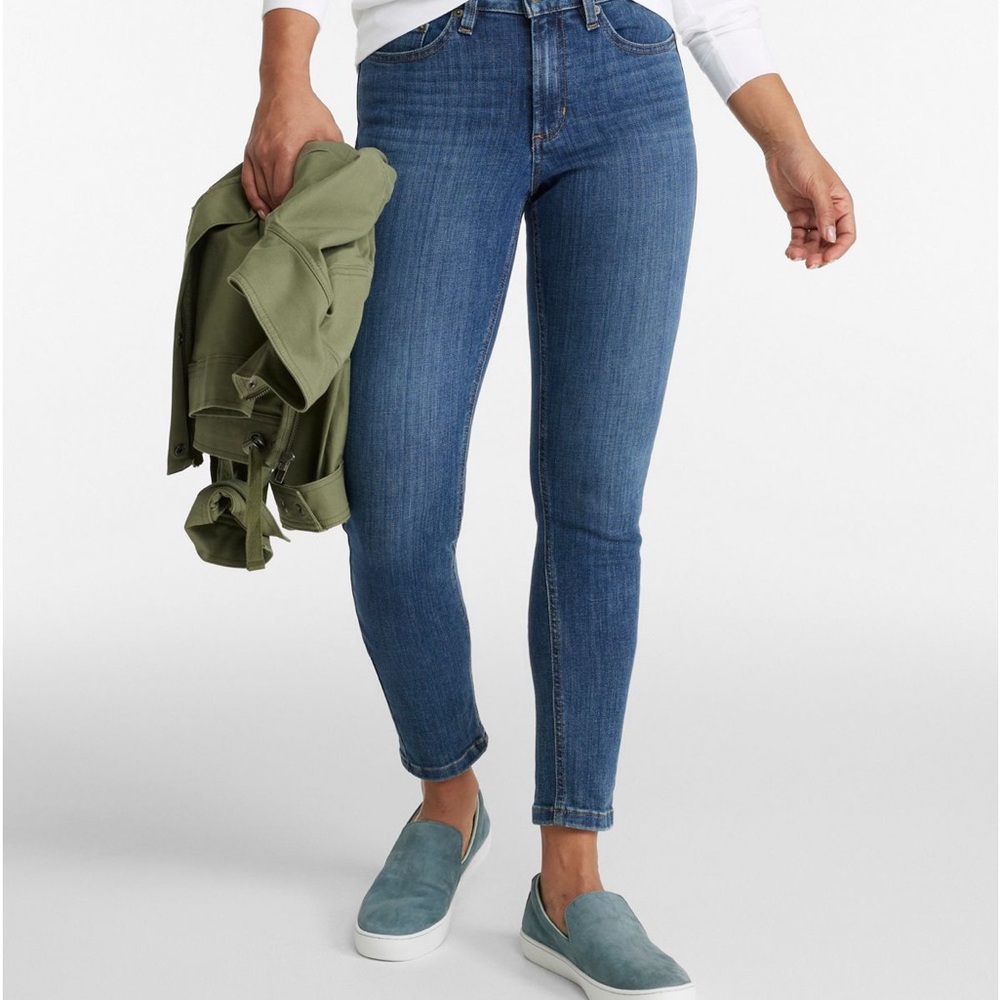 L.L. Bean Women's Skinny Jeans in Blue